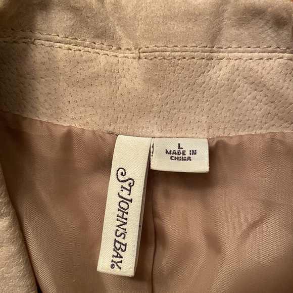 Gently worn St. John’s Bay Tan Leather Button Down Suede Jacket. Size L - Picture 2 of 4